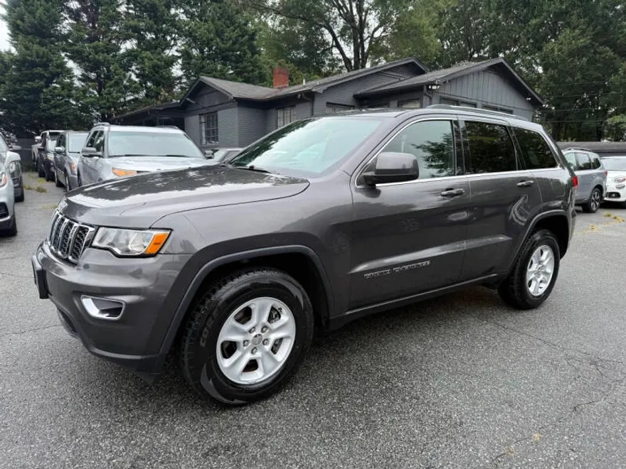 2017 Jeep Grand Cherokee Laredo photo 1