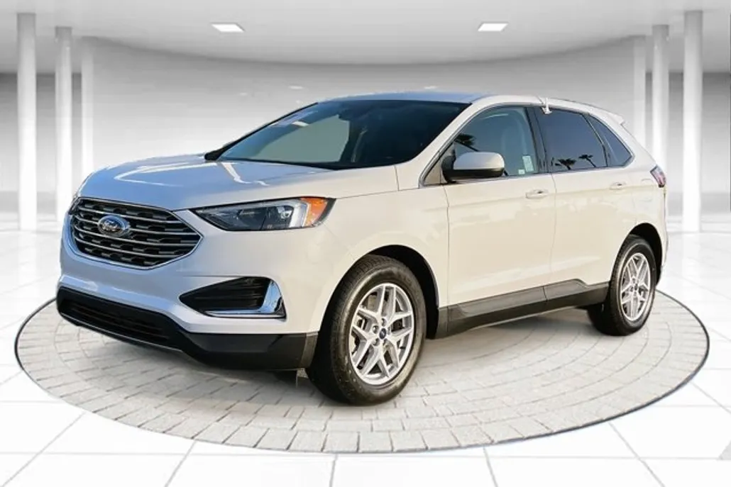 2022 Ford Edge SEL photo 1