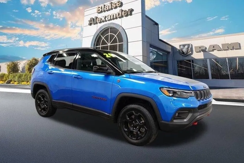 2024 Jeep Compass Trailhawk photo 1