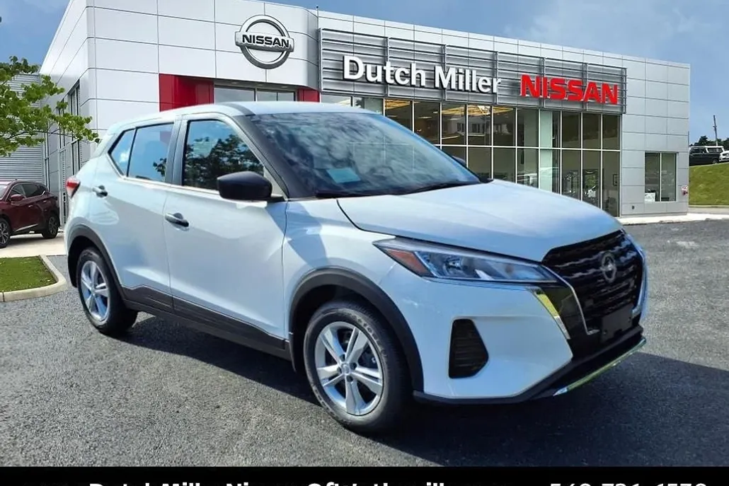 2025 Nissan Kicks Play S photo 1