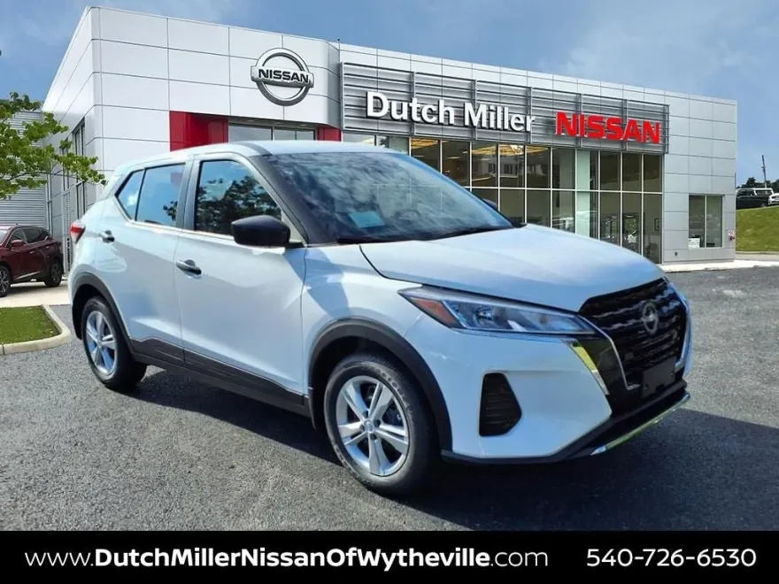 2025 Nissan Kicks Play S photo 1
