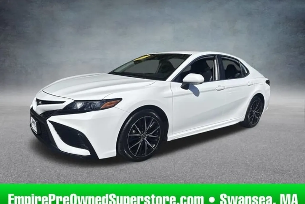 2022 Toyota Camry SE photo 1