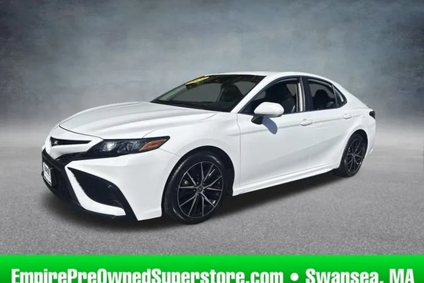 2022 Toyota Camry SE photo 1