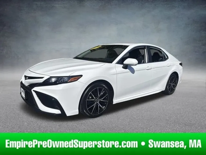 2022 Toyota Camry SE photo 1
