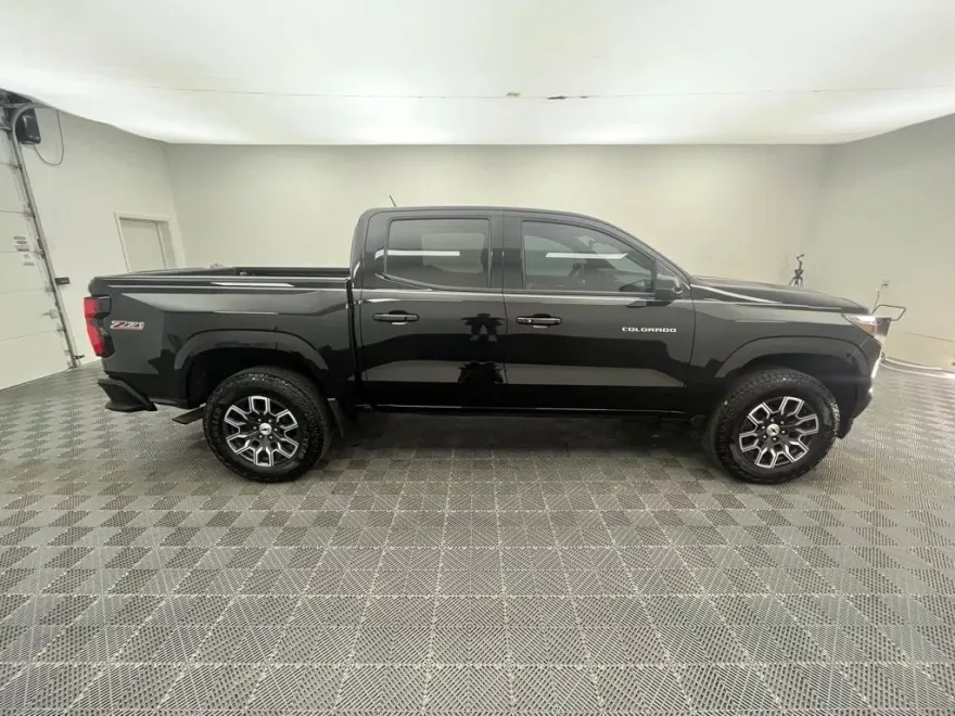2023 Chevrolet Colorado Z71 photo 1