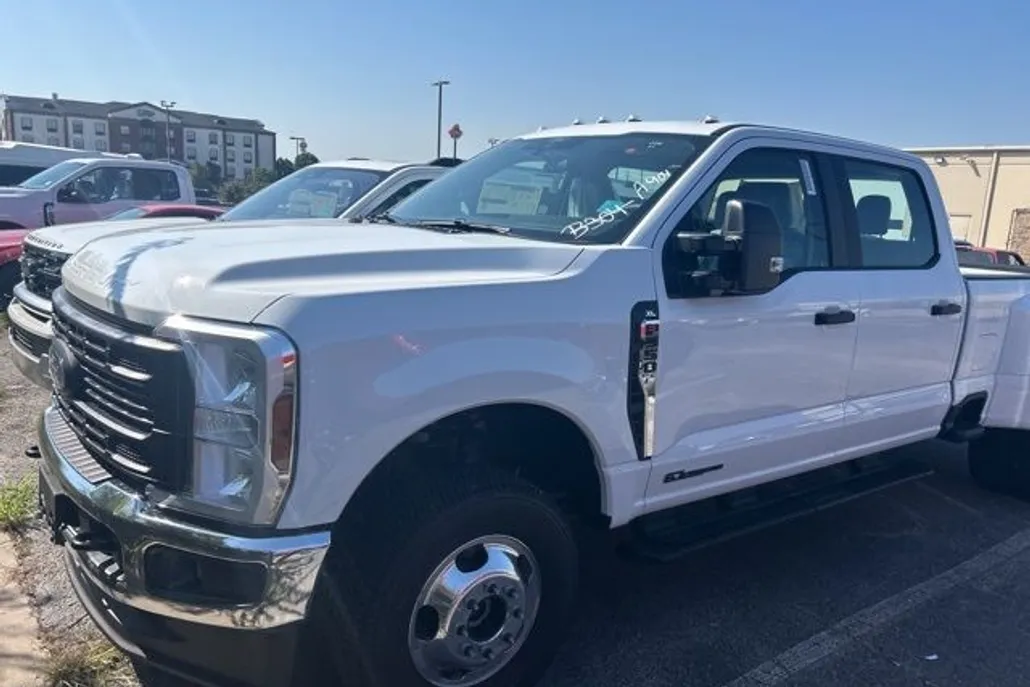 2026 Ford F-350 XL photo 1