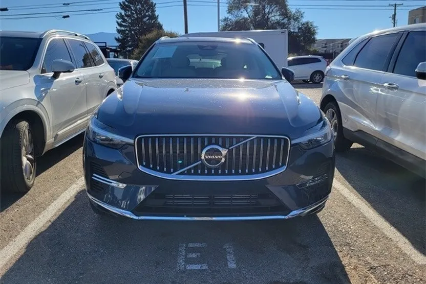2023 Volvo XC60 Recharge Hybrid T8 Plus photo 1