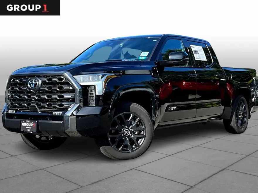 2023 Toyota Tundra Platinum CrewMax photo 1