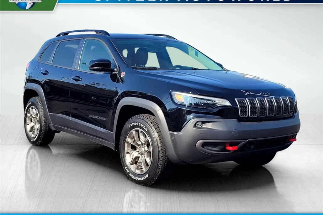 2023 Jeep Cherokee Trailhawk photo 1