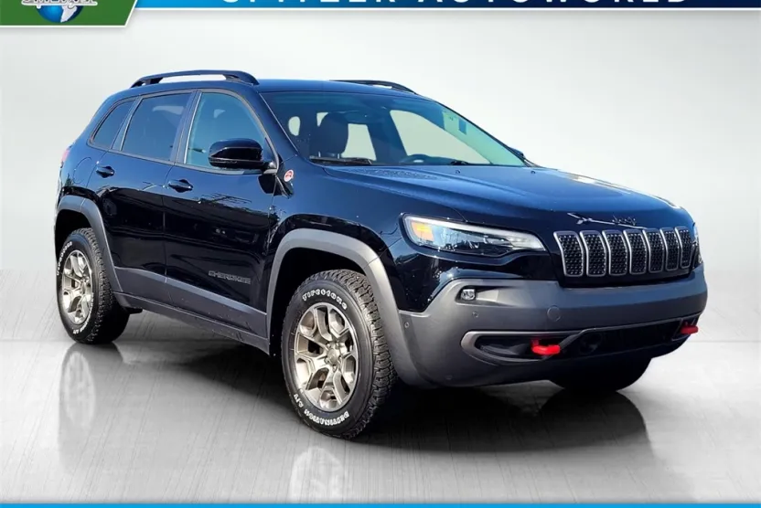 2023 Jeep Cherokee Trailhawk photo 1