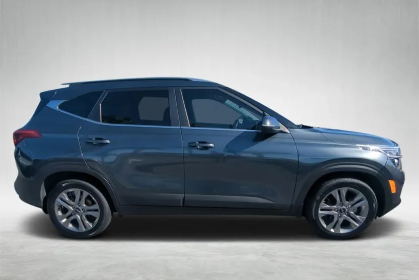 2022 Kia Seltos S photo 1