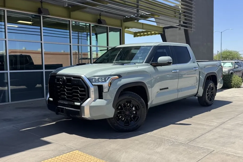 2022 Toyota Tundra Limited photo 1