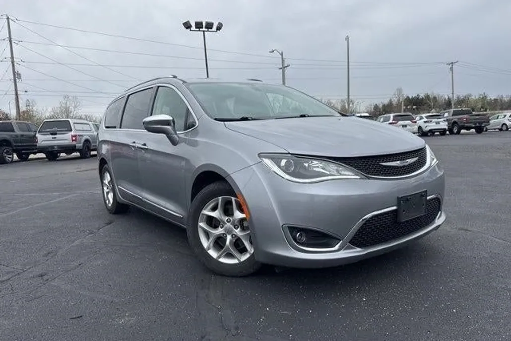 2020 Chrysler Pacifica Limited photo 1