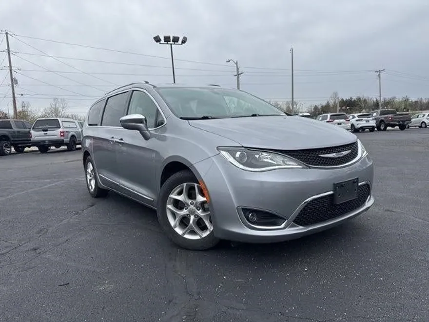 2020 Chrysler Pacifica Limited photo 1