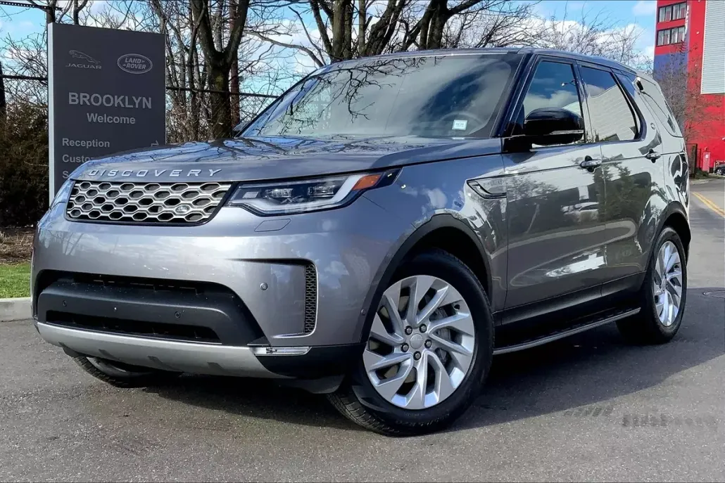 2025 Land Rover Discovery S photo 1