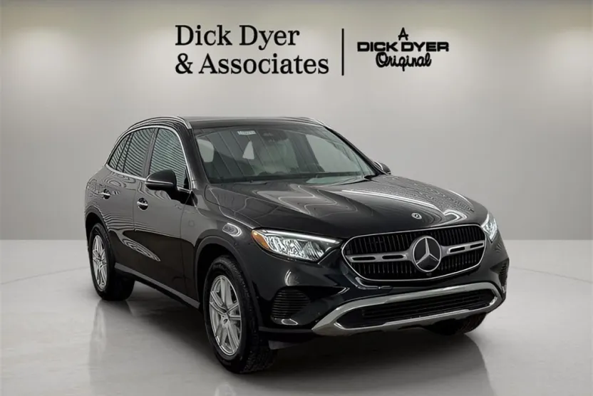 2025 Mercedes Benz GLC 300 photo 1