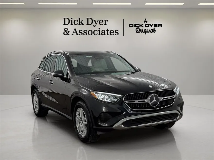2025 Mercedes Benz GLC 300 photo 1