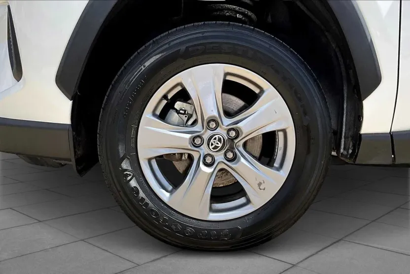 2024 Toyota RAV4 Hybrid XLE photo 1