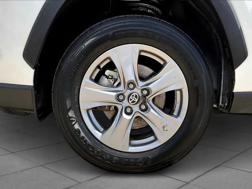 2024 Toyota RAV4 Hybrid XLE photo 1