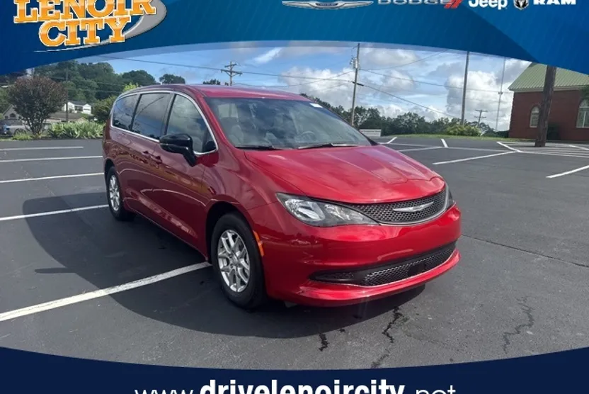 2025 Chrysler Voyager LX photo 1