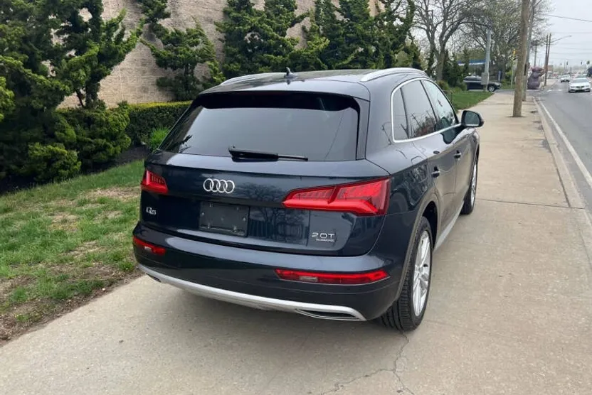 2018 Audi Q5 2.0T Premium Plus photo 1