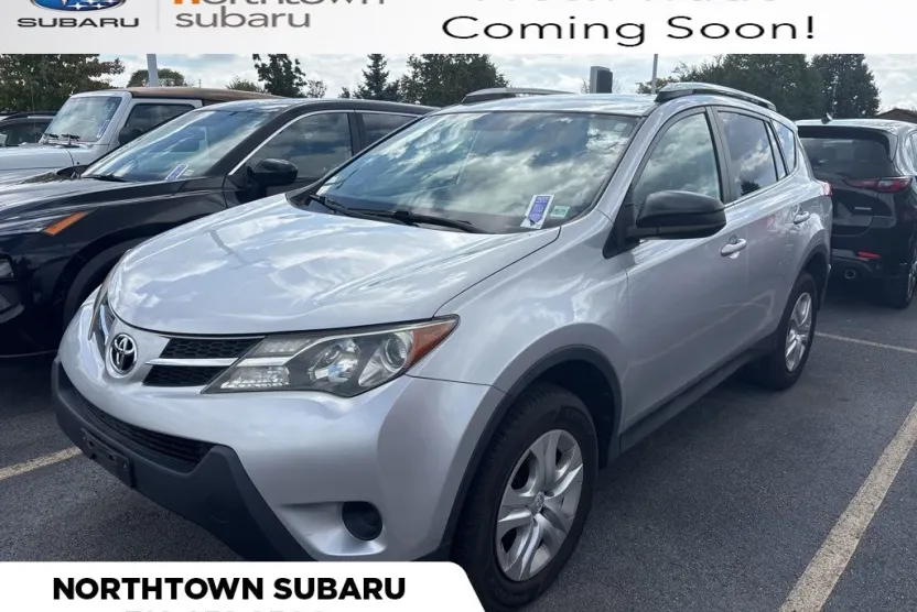 2015 Toyota RAV4 LE photo 1