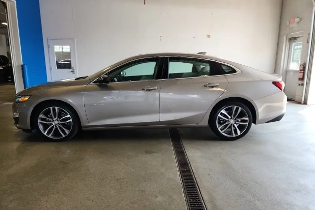 2024 Chevrolet Malibu Premier 2LT photo 1