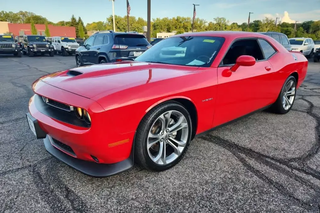 2022 Dodge Challenger R/T photo 1