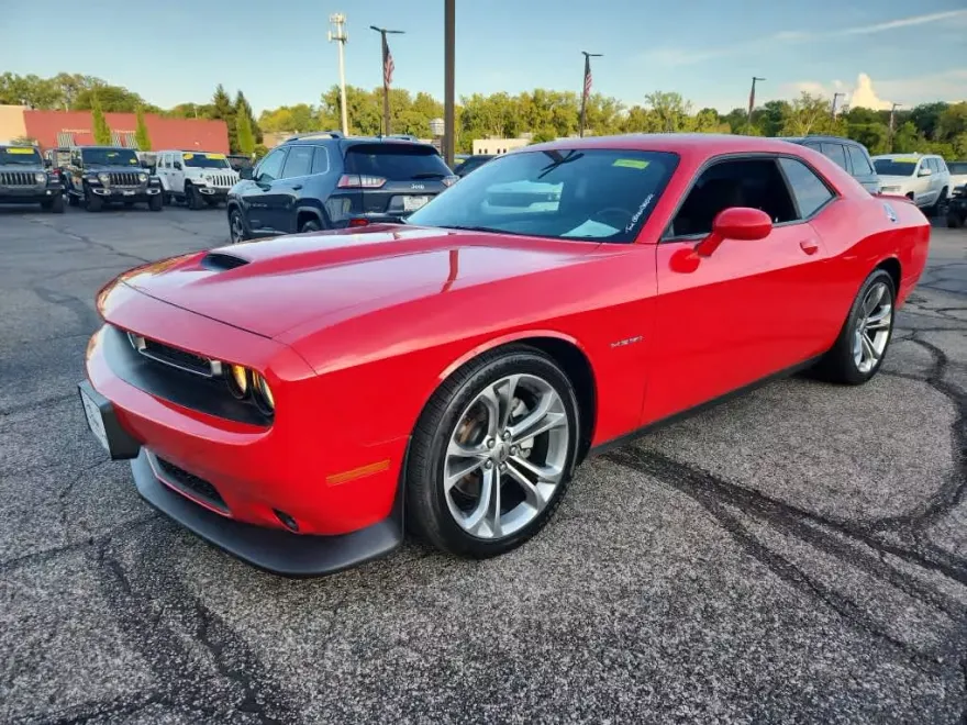 2022 Dodge Challenger R/T photo 1