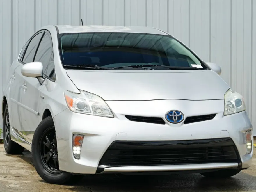 2012 Toyota Prius Three photo 2
