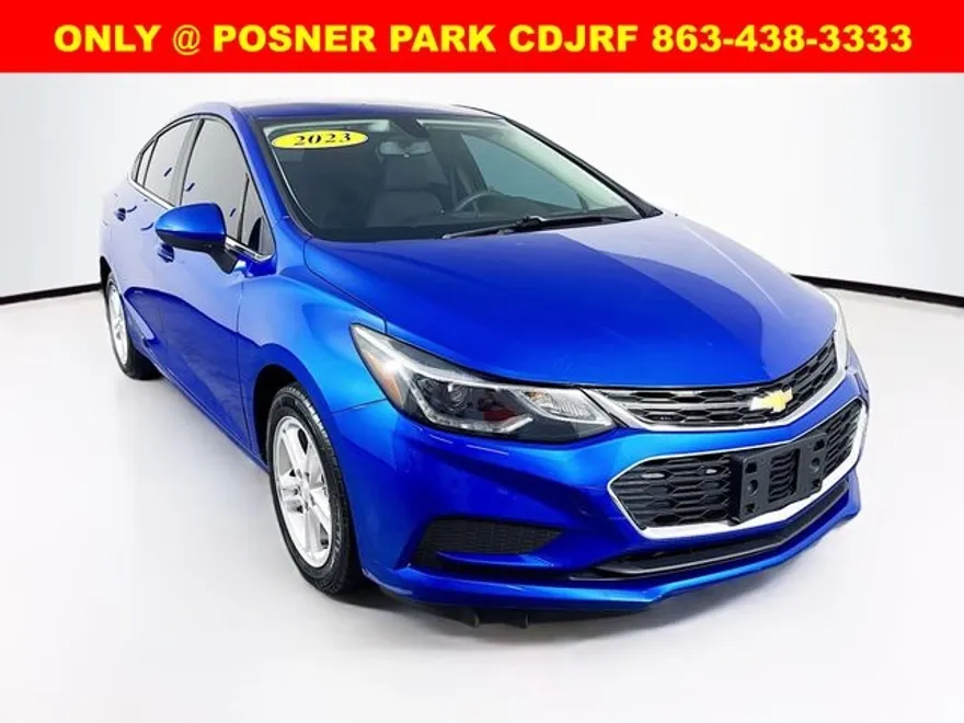 2017 Chevrolet Cruze LT photo 1