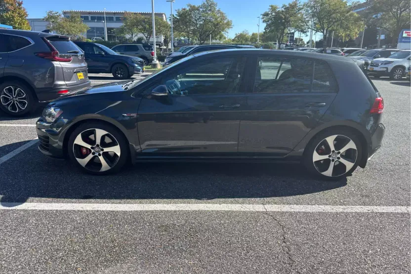 2017 Volkswagen Golf GTI Sport SE Autobahn photo 1
