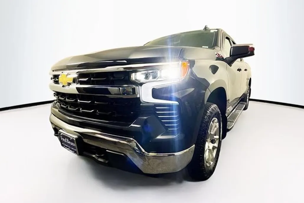 2022 Chevrolet Silverado 1500 LT photo 1