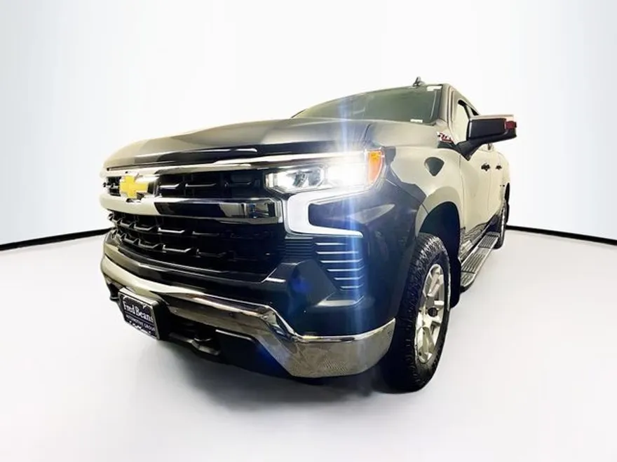 2022 Chevrolet Silverado 1500 LT photo 1