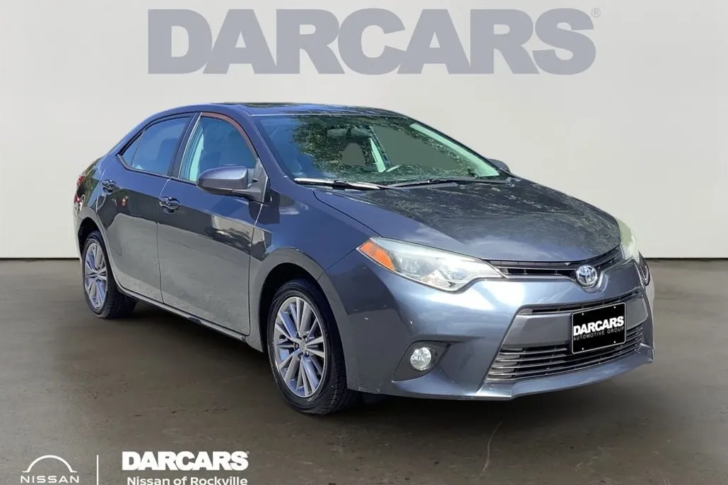 2015 Toyota Corolla LE Plus photo 1
