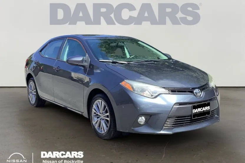 2015 Toyota Corolla LE Plus photo 1