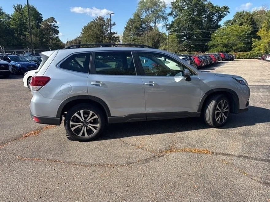 2022 Subaru Forester Limited photo 1