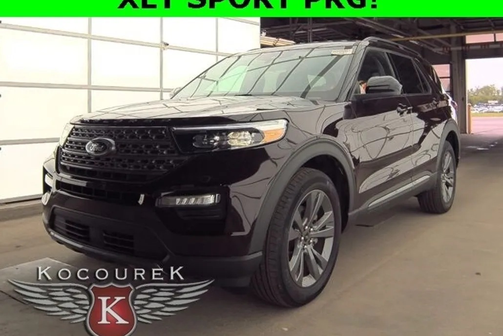 2023 Ford Explorer XLT photo 1