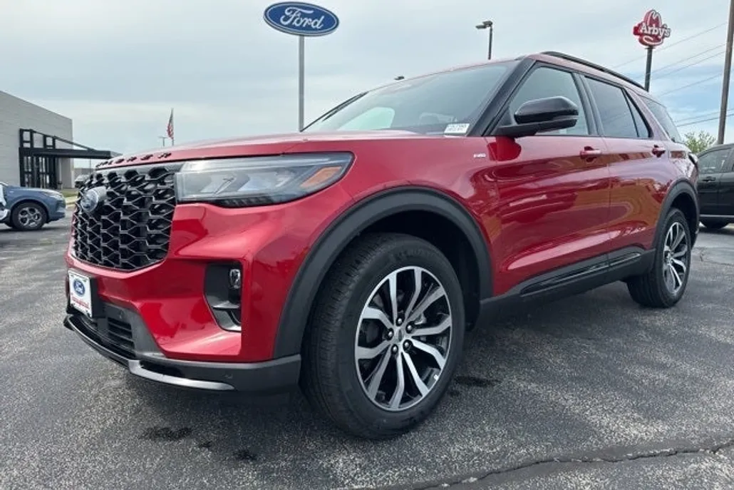 2025 Ford Explorer ST-Line photo 1