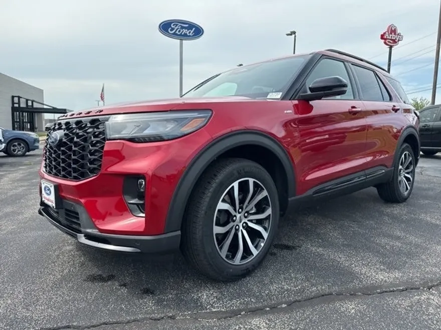 2025 Ford Explorer ST-Line photo 1
