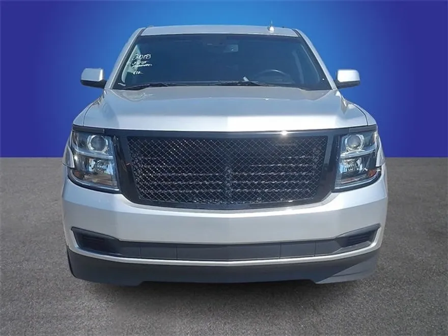 2018 Chevrolet Suburban LT photo 2