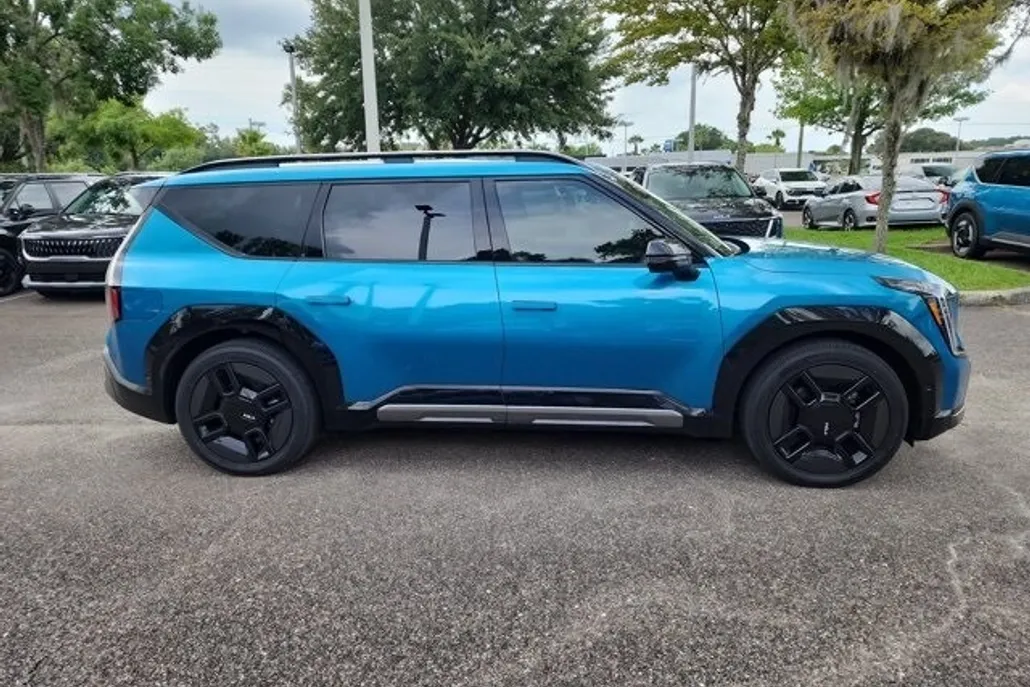 2026 Kia EV9 GT-Line photo 1