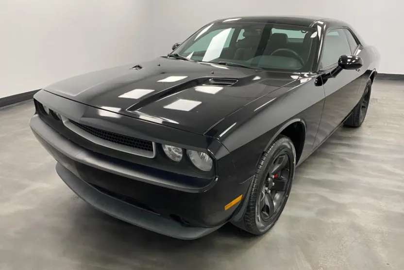 2012 Dodge Challenger SXT photo 1