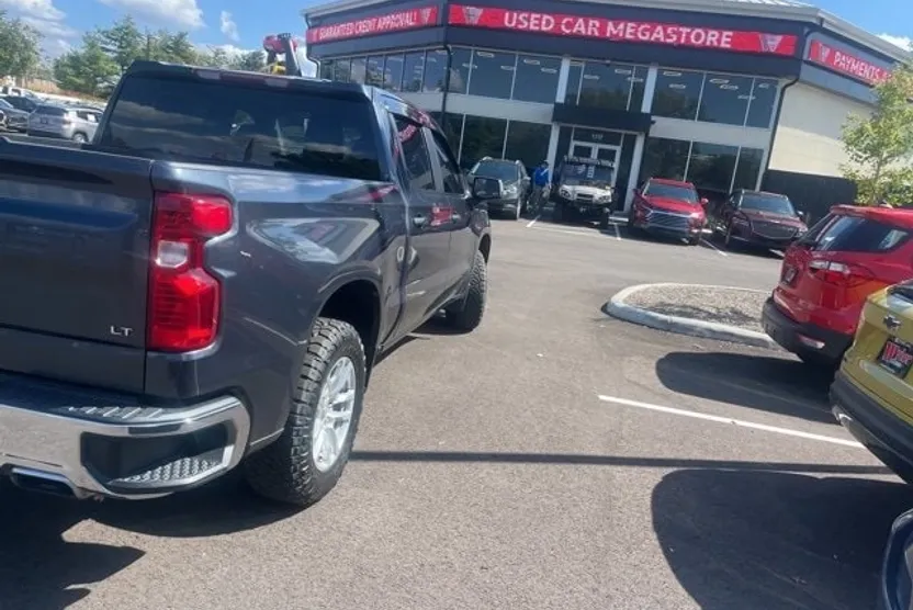 2021 Chevrolet Silverado 1500 LT photo 1
