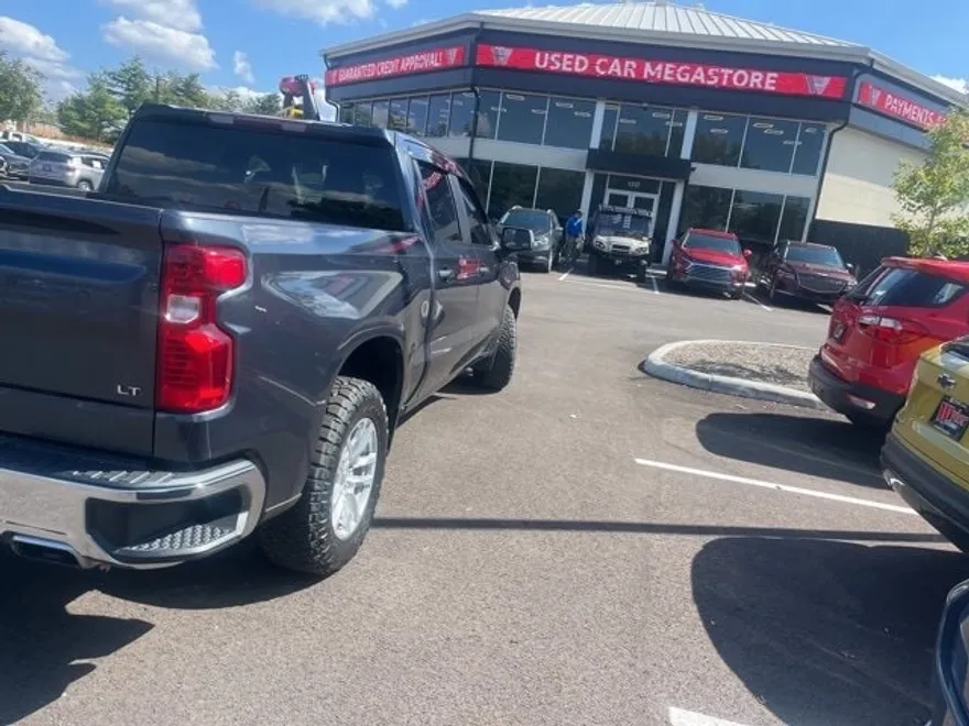 2021 Chevrolet Silverado 1500 LT photo 1