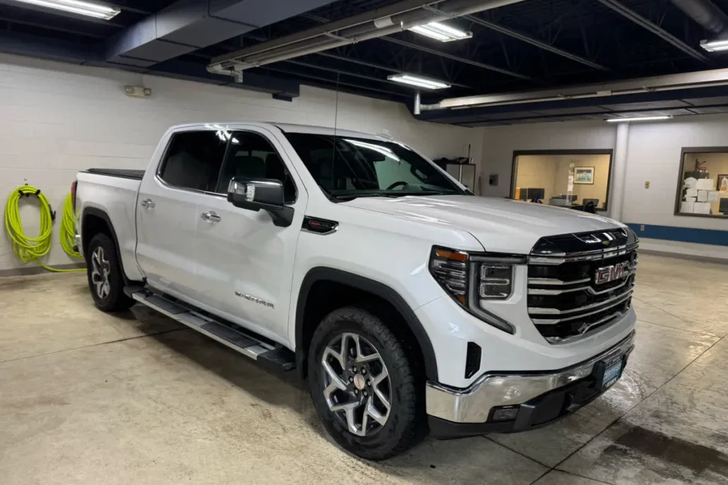 2024 Gmc Sierra 1500 SLT photo 1