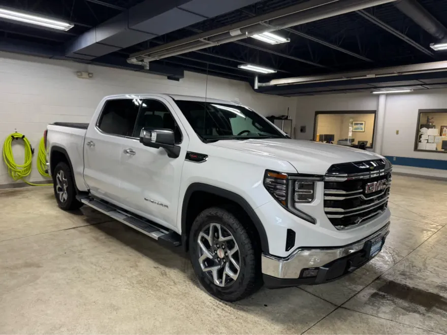 2024 Gmc Sierra 1500 SLT photo 1