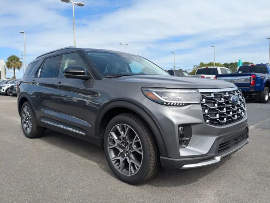 2025 Ford Explorer Platinum photo 1