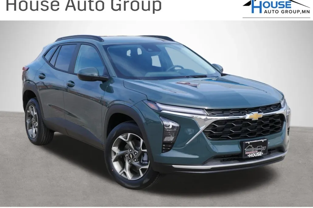 2025 Chevrolet Trax LT photo 1