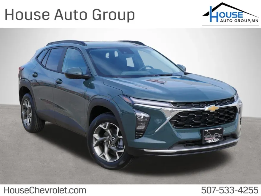 2025 Chevrolet Trax LT photo 1